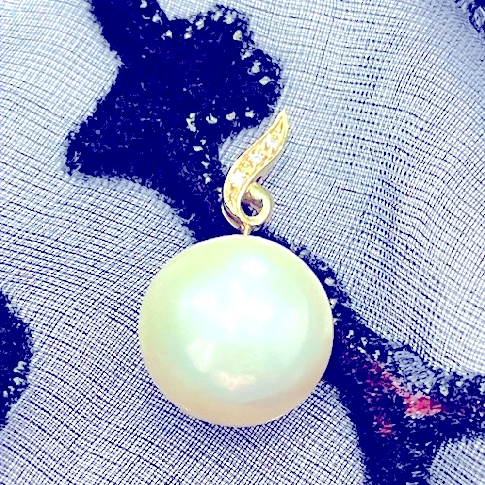 18KG Diamond Genuine Pearl Pendant
